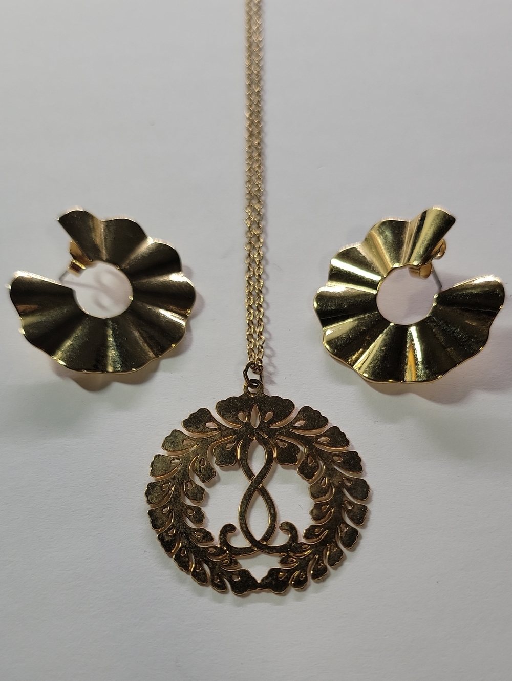 Gold-Tone Wreath Pendant Necklace & Ruffle Hoop Earrings Set